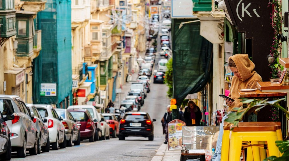 Vráť vodičák a dáme ti 25-tisic eur. Európska krajina prišla s neobvyklým riešením dopravných kolón