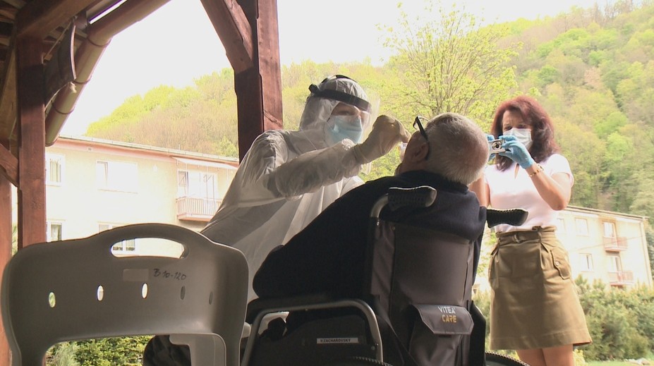 Niektoré slovenské obce testujú v DSS na koronavírus sami. Spochybňujú rýchlotesty