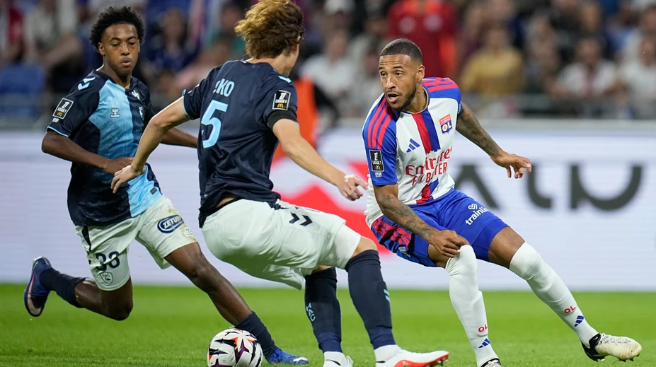 Greif v domácej dráme podržal Lyon. V nadstavení ho však zachránil VAR