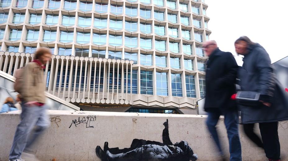 Banksy opäť tvoril v uliciach Londýna. Umelec chcel dielom poukázať na vážny problém