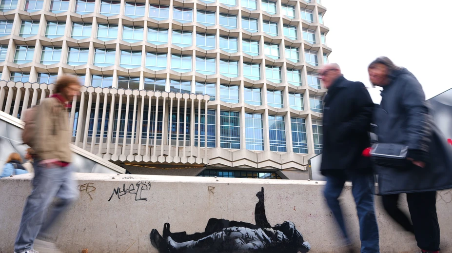 Banksy opäť tvoril v uliciach Londýna. Umelec chcel dielom poukázať na vážny problém