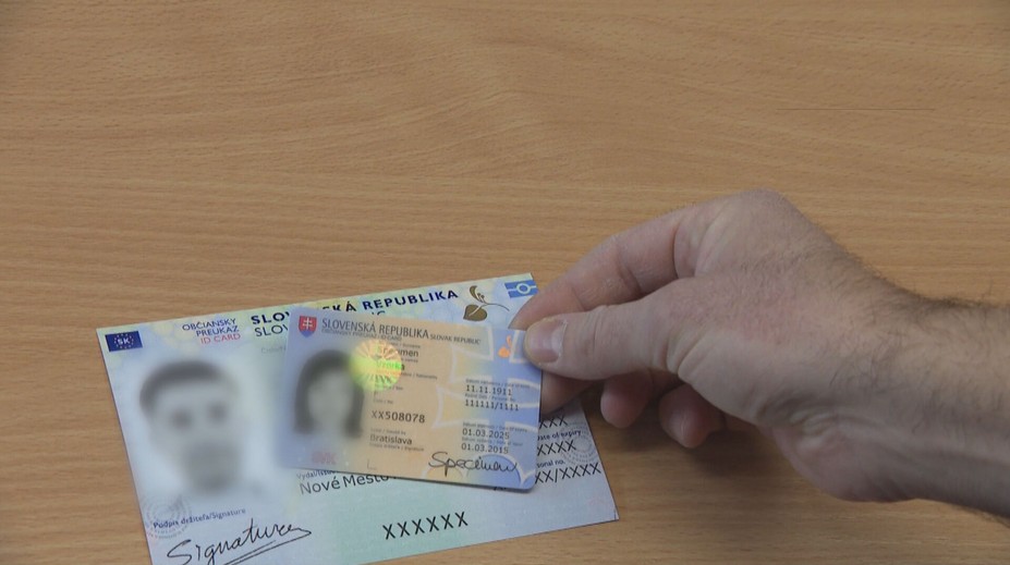 Neustále musia vysvetľovať, prečo ich doklady nesedia s ich výzorom. Novela Ústavy komplikuje život transrodovým ľuďom