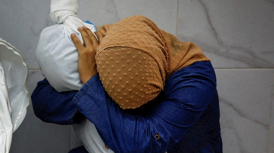 Odovzdávali ceny World Press Photo. Zvíťazila snímka ženy z Pásma Gazy s mŕtvym dieťaťom v náručí