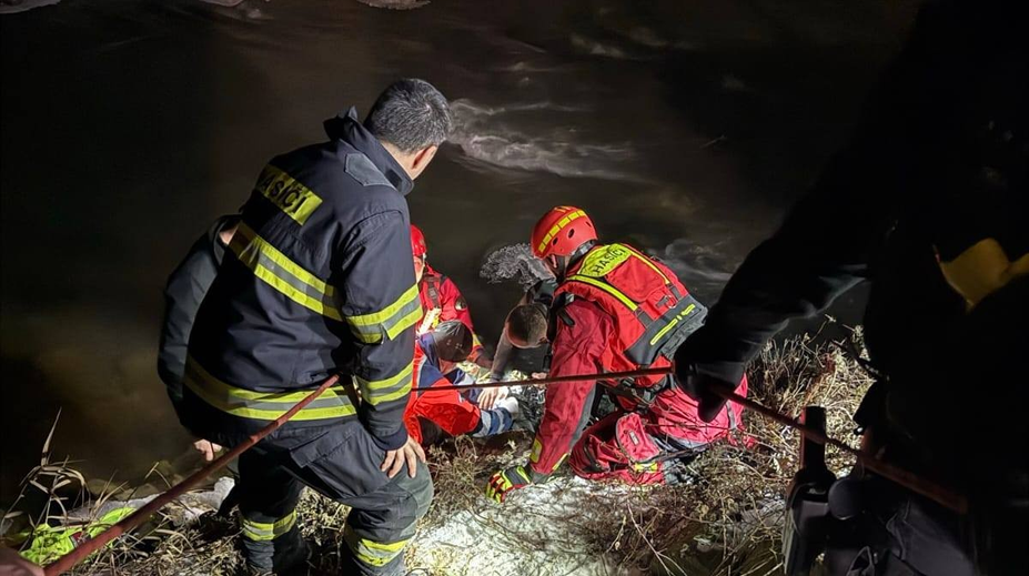 VIDEO: Dráma na Toryse. Hasiči museli z rieky zachraňovať človeka v bezvedomí