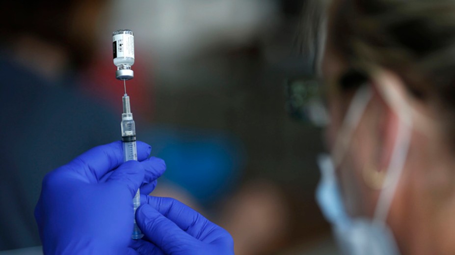 Druhá dávka vakcíny od J&J poskytuje výrazne silnejšiu ochranu, ukázala štúdia