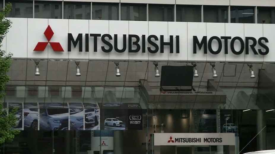 Z funkcie odstúpil šéf Mitsubishi. Škandál hrozí aj ďalšej automobilke