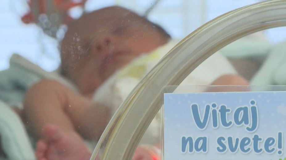 Raritné prírastky vo Zvolene a Košiciach. V jednej nemocnici prišli na svet tri páry dvojčiat, v druhej vzácne trojčatá