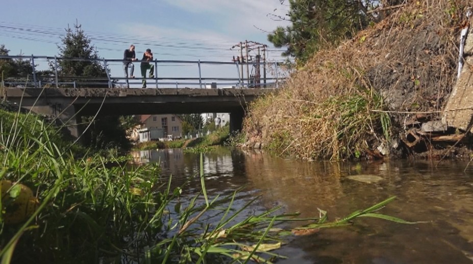 Počas prestávky našiel v potoku v Hriňovej vzácny nález, odmena ho zrejme neminie
