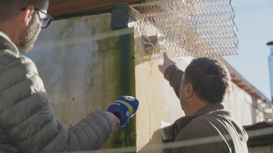 Manželia tvrdia, že ich sused roky sleduje. Kamery im vraj mieria do kúpeľne či spálne, no na polícii neuspeli