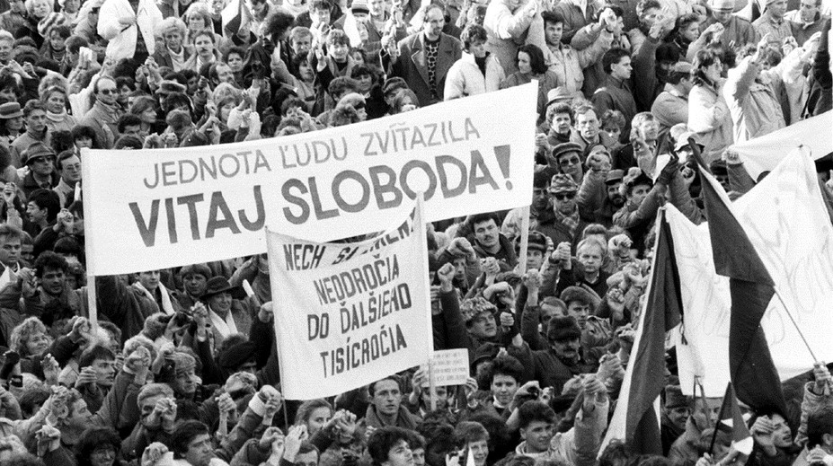 Deň, ktorý priniesol pád komunistického režimu. Pripomíname si 36 rokov od Nežnej revolúcie