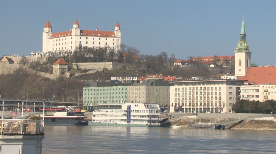 Zvláštny zápach v Bratislave: Karlova Ves odporúča obyvateľom momentálne nevetrať. Plynári preverujú stovky hlásení
