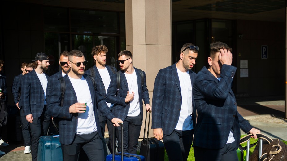 VIDEO: Reprezentovať by som nikdy neodmietol, vraví Adam Jánošík. Slováci odleteli do Rigy