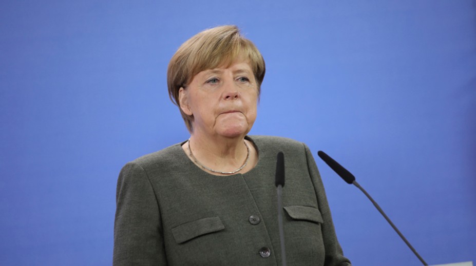 Merkelová si myslí, že prístupové rokovania s Tureckom možno pozastaviť aj väčšinou