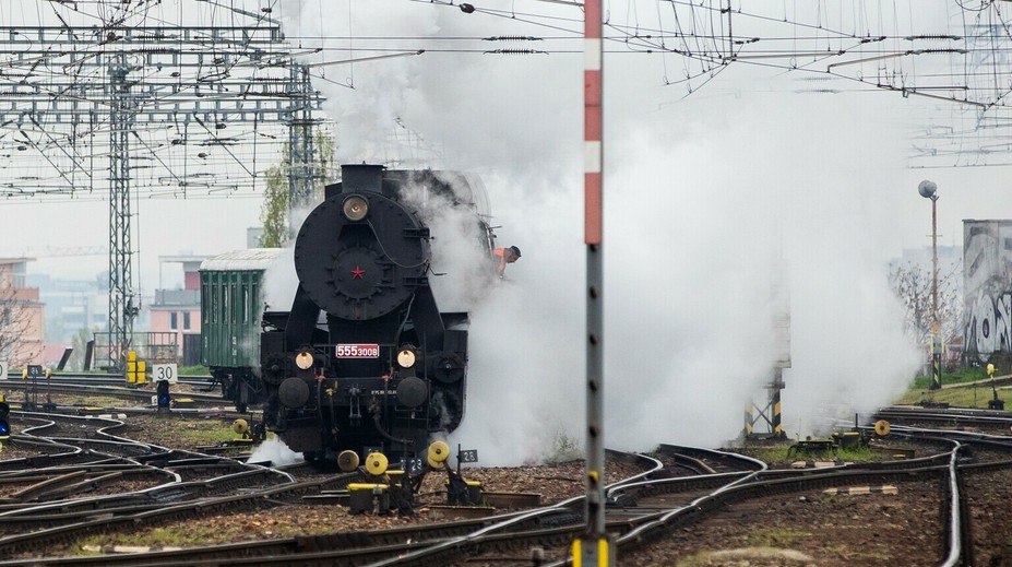 Z bratislavskej Hlavnej stanice vyrazí vlak Cecaňa. Nemierené má do Hoštic