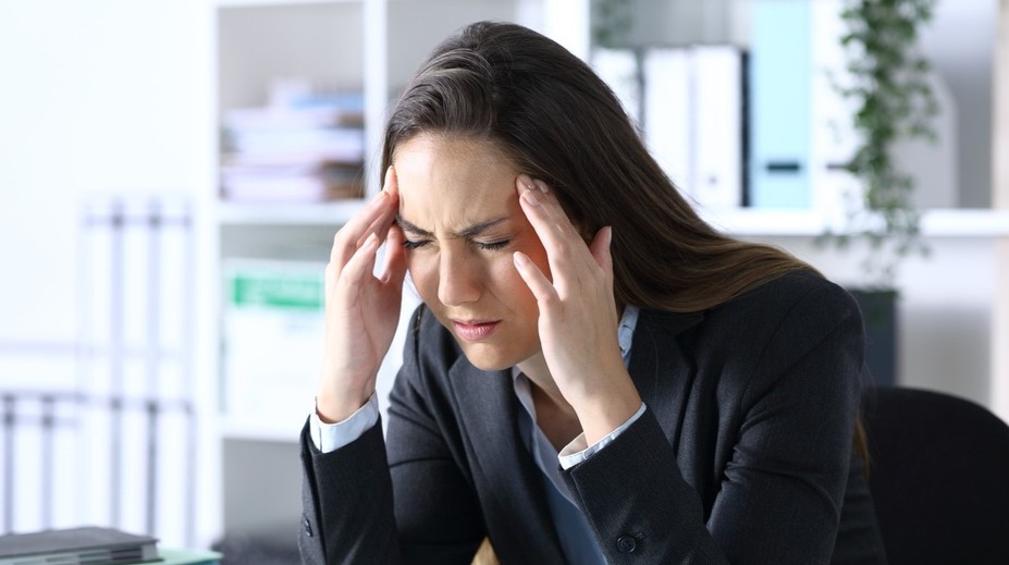 Migréna po silnom parféme či jedle? Vedci prepisujú, čo vieme o jej spúšťačoch
