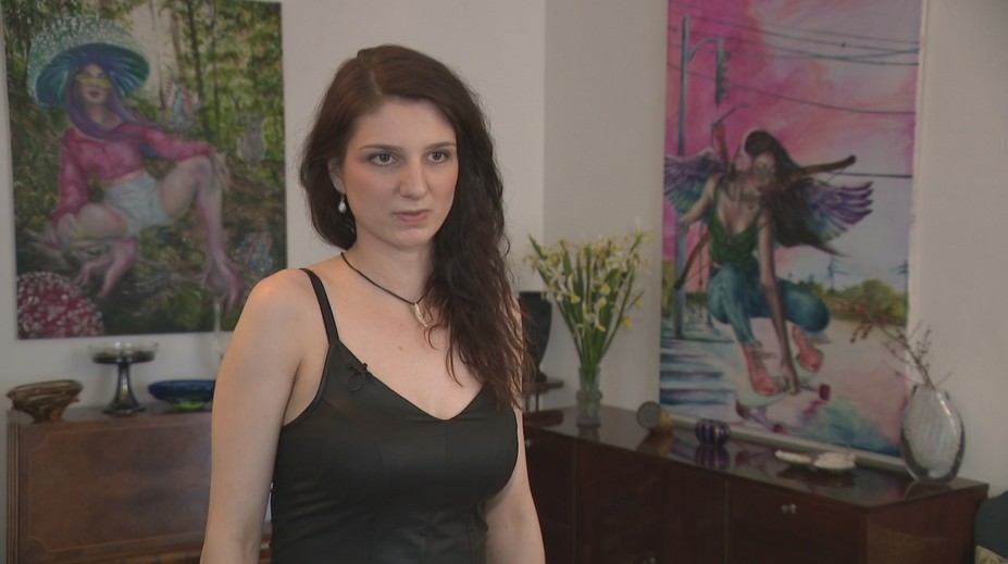 Gýč sa stal jej súčasťou. Uznávaná maliarka otvorene hovorí o šikane, ktorú sa snaží ukázať v tvorbe