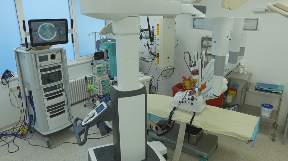 Revolučný chirurgický robot pomáha deťom v Bratislave: Jeho zásahy sú presnejšie než ľudské ruky