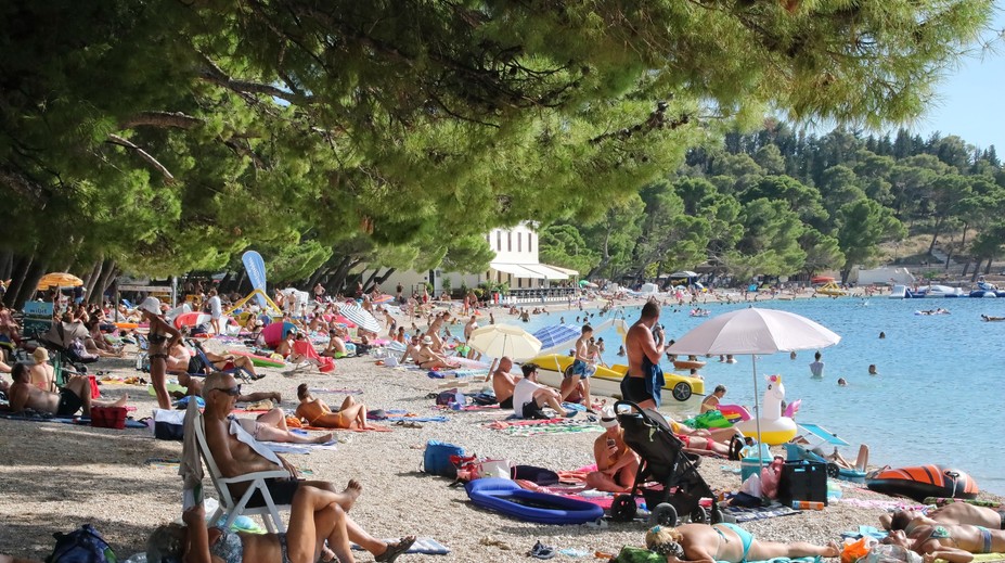 Počasie v Chorvátsku prekvapilo všetkých. Na Jadran sa vrátilo leto, ľudia sa kúpu v mori