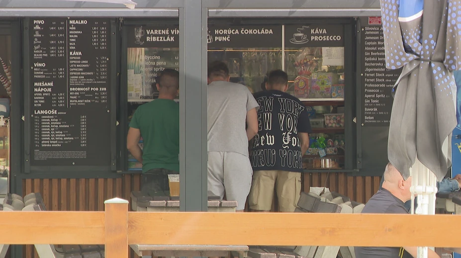 Kontrolóri si posvietili na bufety, kúpaliská či festivaly. Preverujú, či podnikatelia riadne vydávajú bločky