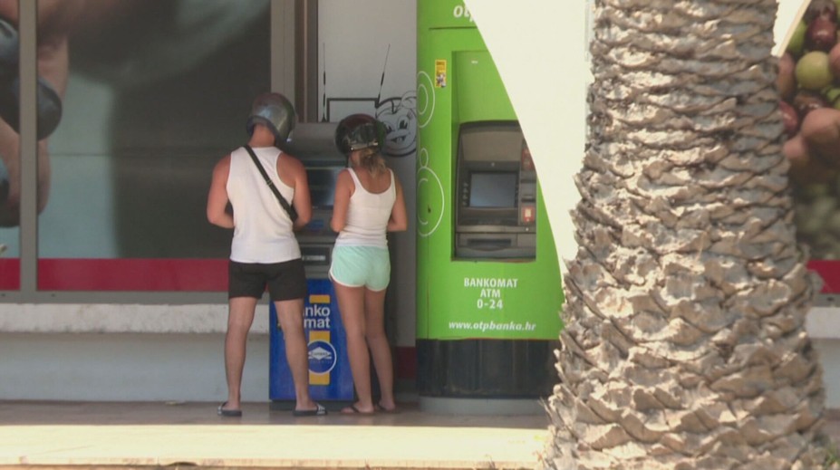 Platiť v eurách alebo lokálnej mene? Chybné rozhodnutie môže predražiť dovolenku