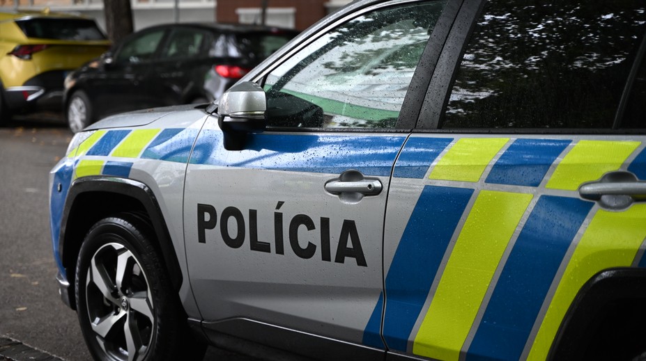 Dopravná nehoda v Trenčianskom kraji. Cesta je neprejazdná