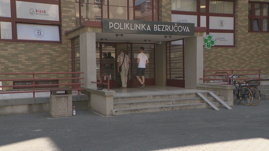 Vozíčkari či rodičia s deťmi majú problém dostať sa k lekárovi. Polovica zdravotníckych zariadení nie je bezbariérová