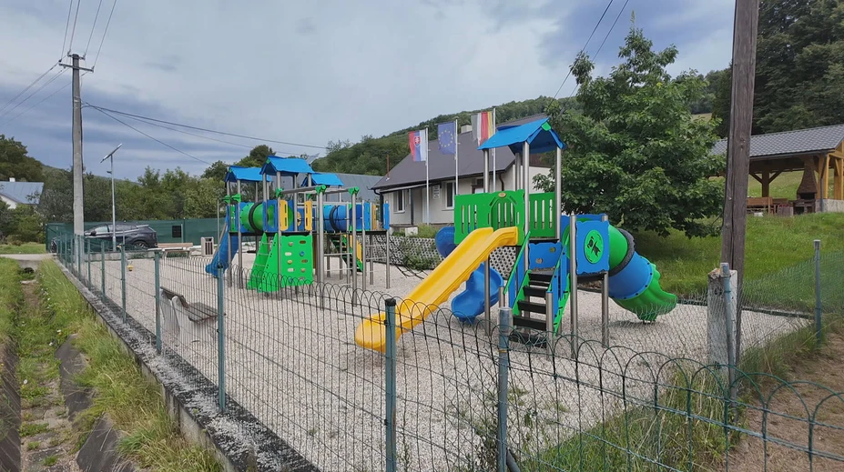 V obci s 15 obyvateľmi postavili nové ihrisko za 50-tisíc eur. Starosta kritiku odmieta