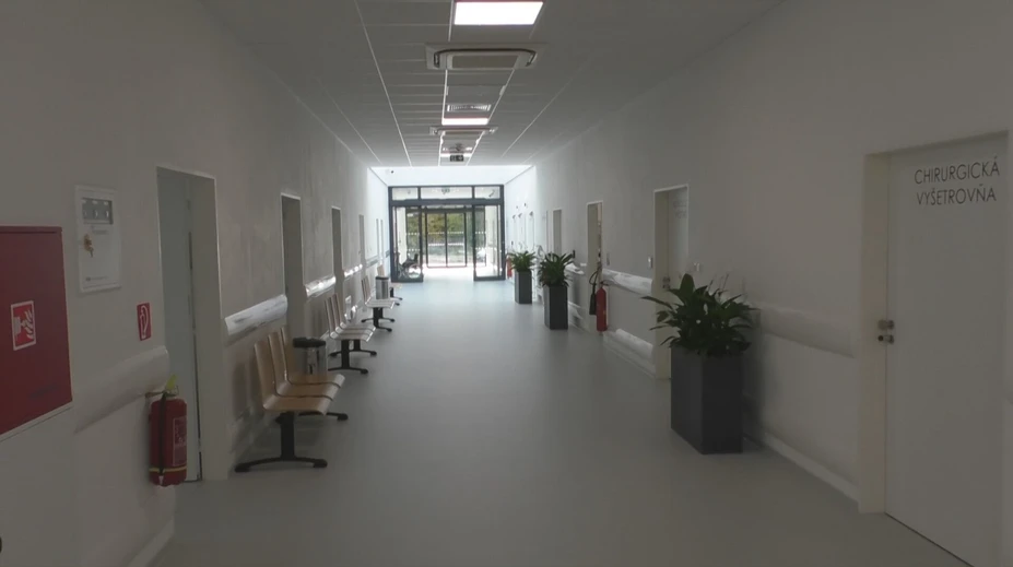 Rodina vraj musela pacientovi do nemocnice nosiť lieky aj toaletný papier. Nemocnica to vysvetľuje inak