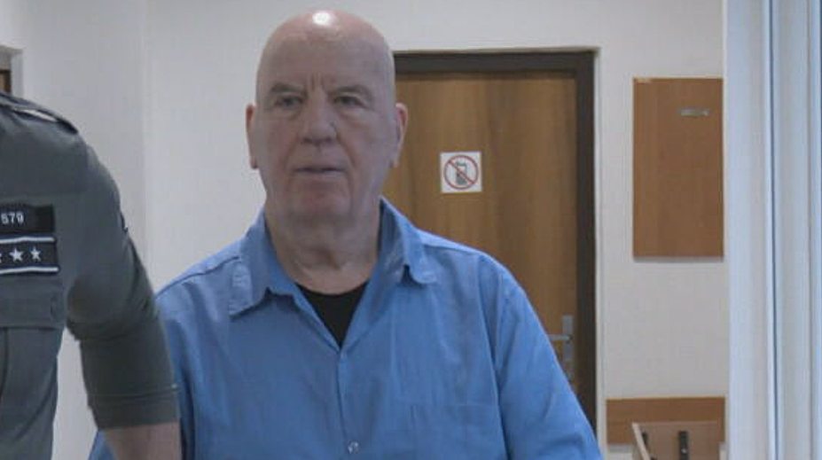 Narkobarón Baki Sadiki pred súdom neskrýval dobrú náladu. Odklepli mu miernejší režim