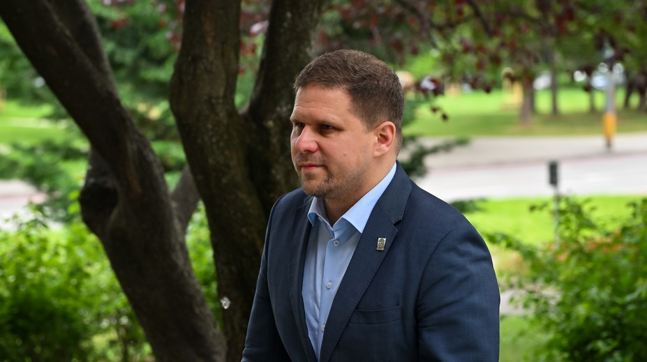 Vojna medzi primátorom Bratislavy a exstarostom Petržalky. Ján Hrčka mal podpísať štedrú zmluvu