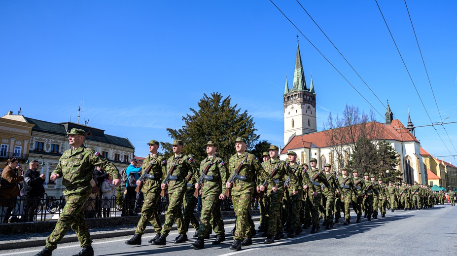 Centrum Prešova zaplnili vojaci. Prilákali tisíce ľudí