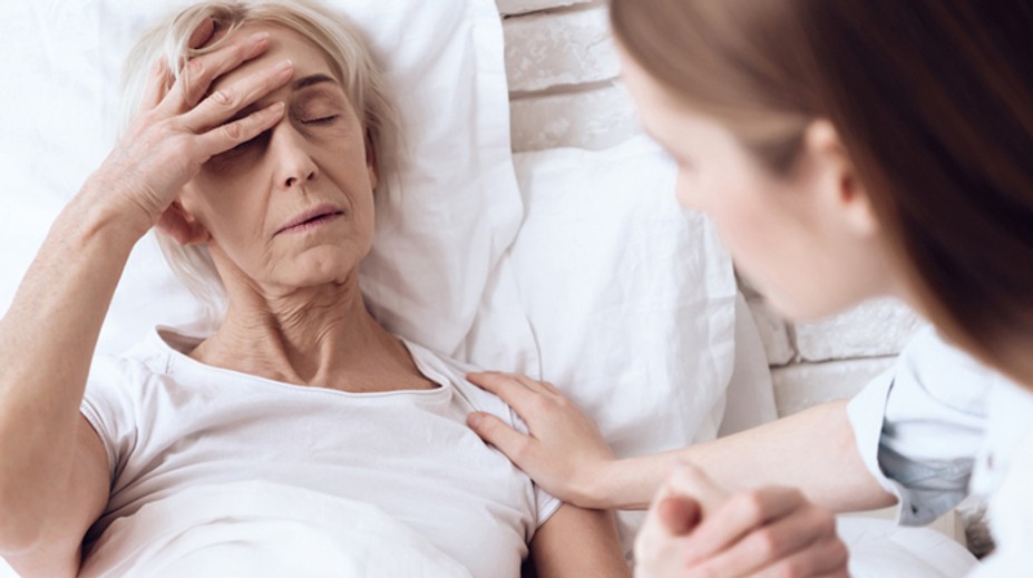 Ak sa budete doma starať o dlhodobo chorého príbuzného, po novom vám dajú peniaze