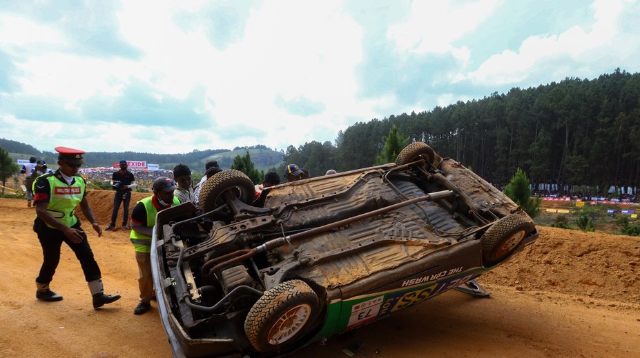 VIDEO: Tragédia na rely. Auto vletelo medzi divákov, o život prišlo najmenej sedem ľudí
