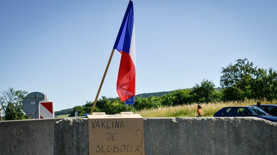 VIDEO: Na priechode v Hornom Srní zadržali poslanca NR SR, napadol policajta