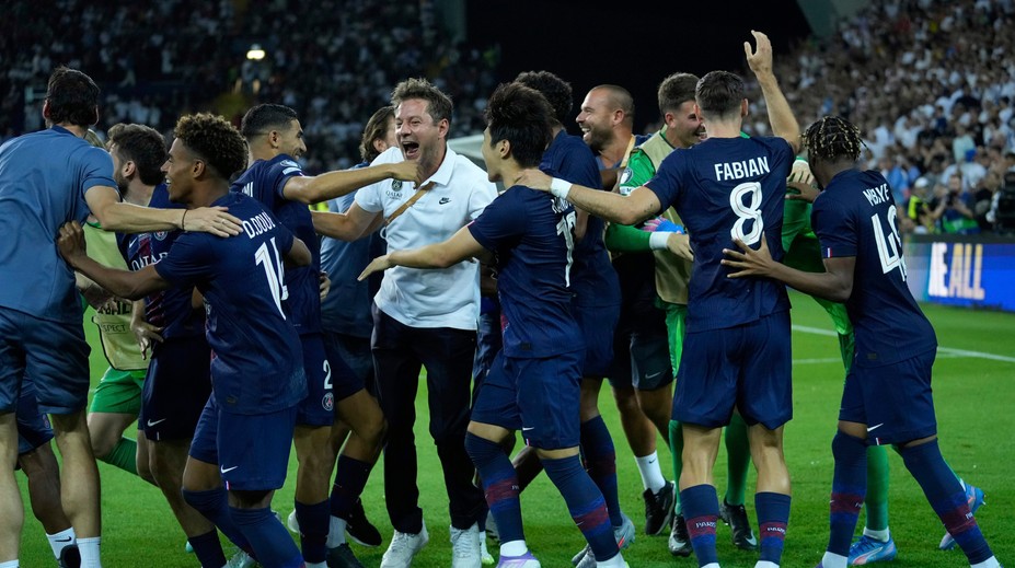 PSG oslavuje Superpohár po obrovskej penaltovej dráme. Parížania v závere zmazali dvojgólové manko