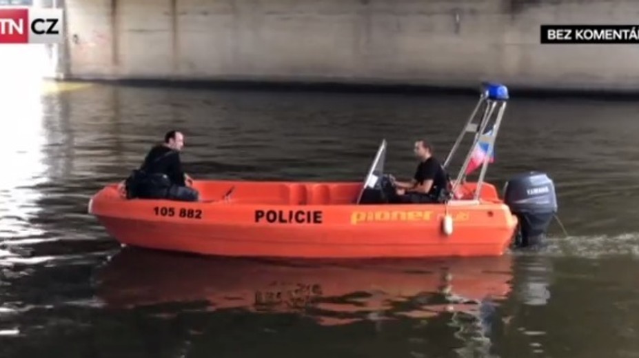 Hľadačov tzv. „kešiek“ zastihla v Prahe búrka. Jedna žena zahynula