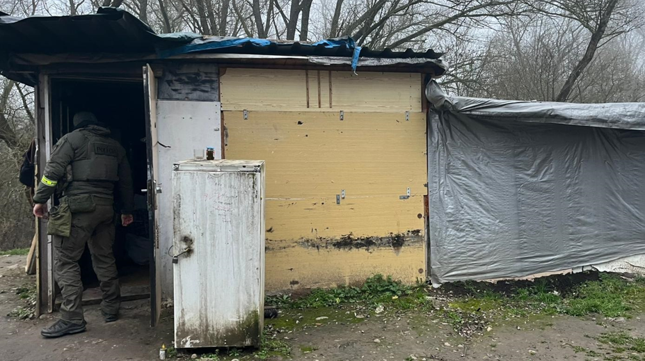 Obchodovanie s ľuďmi na Slovensku: Zneužívali ich a brali im dávky. Hrozí im až 12 rokov väzenia