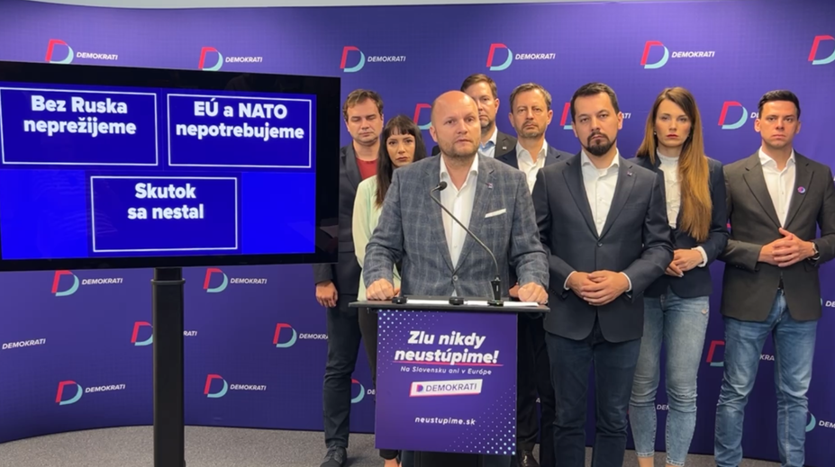 Ešte pritvrdíme, povedal Naď o bilbordoch s kontroverznými heslami. Čoskoro sa objavia nové