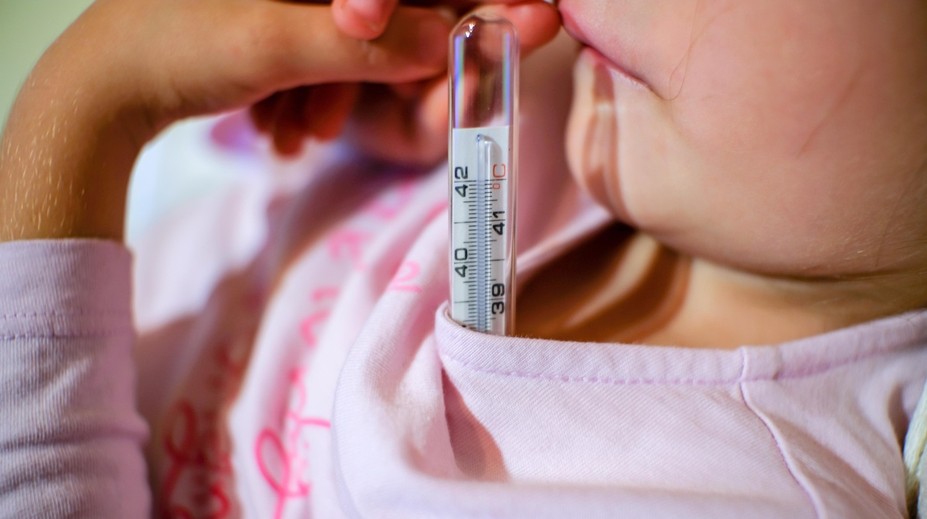 Dieťa má teplotu? Lekárka varuje pred častou chybou, mamičky opisujú vážne následky