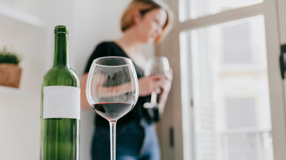 Pohárik na zdravíčko? Odborníci odhaľujú pravdu o súvislostiach medzi alkoholom a zápalom v tele