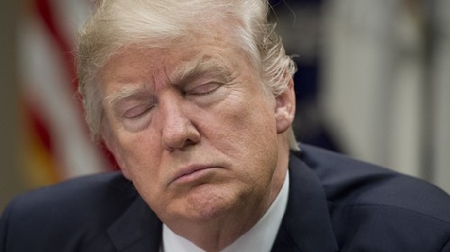 Spal prezident počas rokovaní? Donald Trump prišiel s vlastným vysvetlením