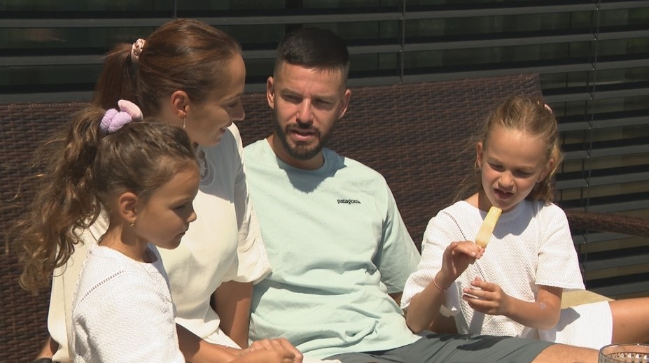 Na pódiu pôsobí ako drsný chlap, no v súkromí by ste ho natreli na chlieb. Raper Ego ukázal rodinu