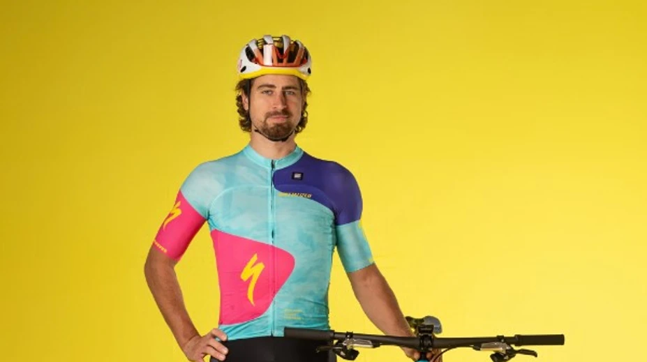Sagan predstavil pred pretekmi bláznivý nový dres. Na štart ho však v piatok nepustili