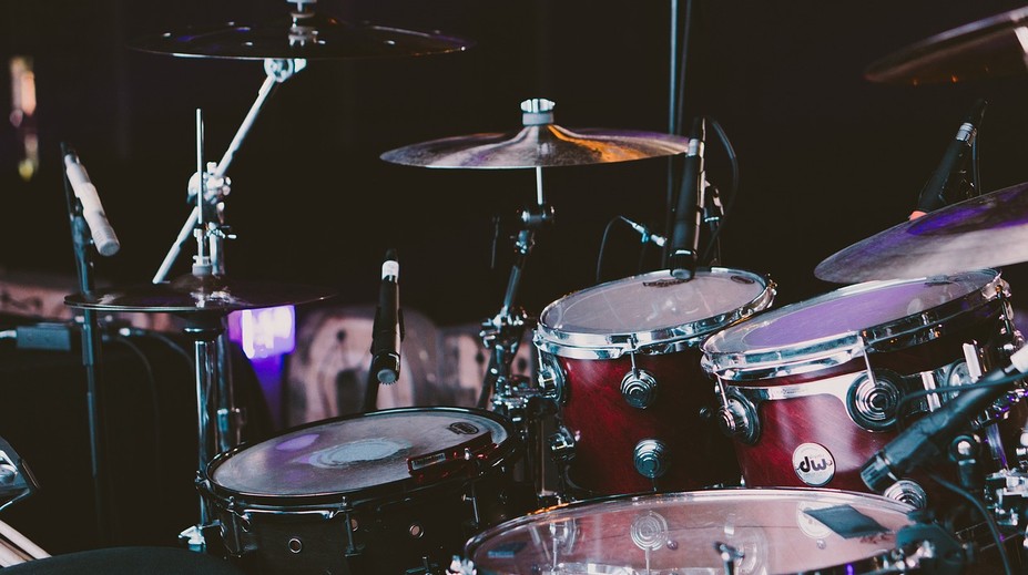 Hudobný svet v napätí: Bubeník slávnej skupiny počas sviatkov bojoval o život