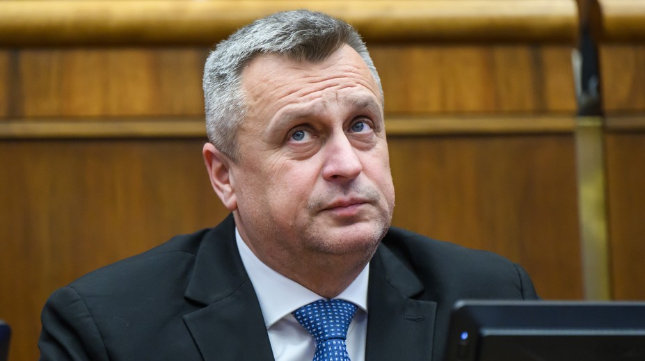 Andrej Danko vstúpil do sveta hudby. Zaberie svadobná pieseň na voličov?