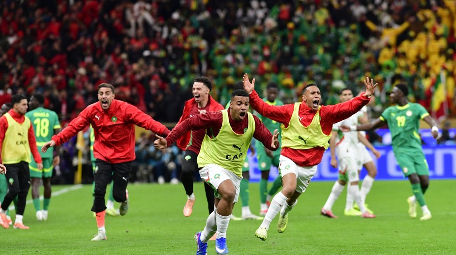 VIDEO: Bláznivé zábery z finále bavia svet. Podávači lôpt chceli okradnúť hviezdu a naháňali brankára