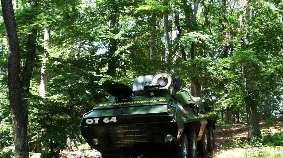 Vláda schválila nákup obrnených transportérov za viac ako miliardu eur