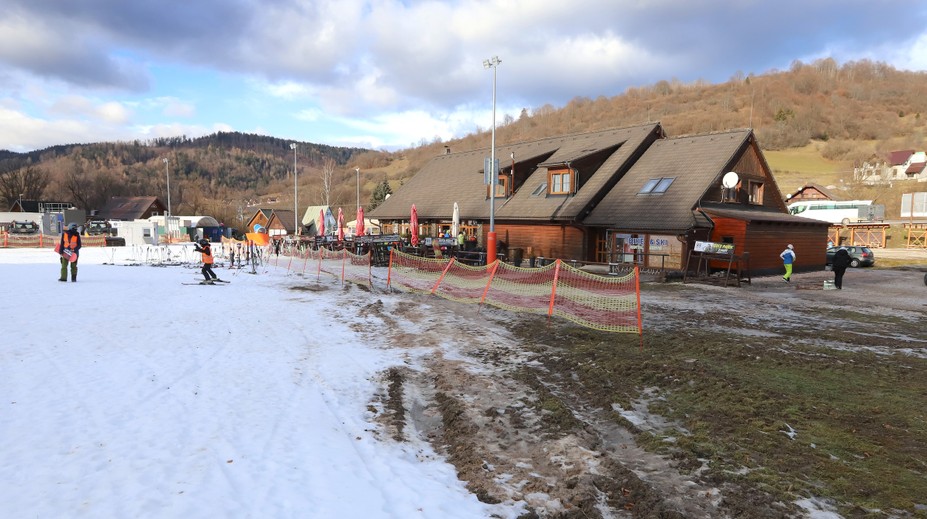 Vážna nehoda v lyžiarskom stredisku: Sánkar nešťastne zrazil muža