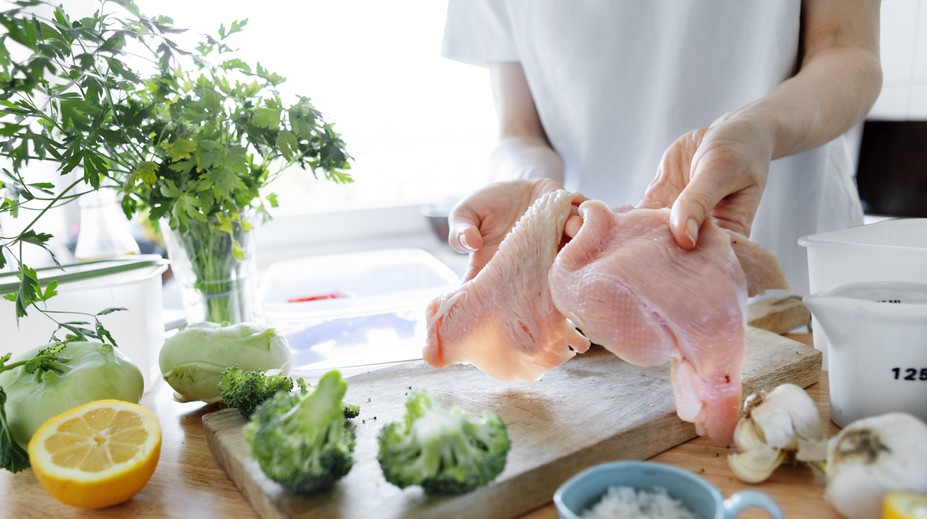 Aj domáce jedlo môže spôsobiť zdravotné ťažkosti. Odborníci varujú pred častými chybami v kuchyni