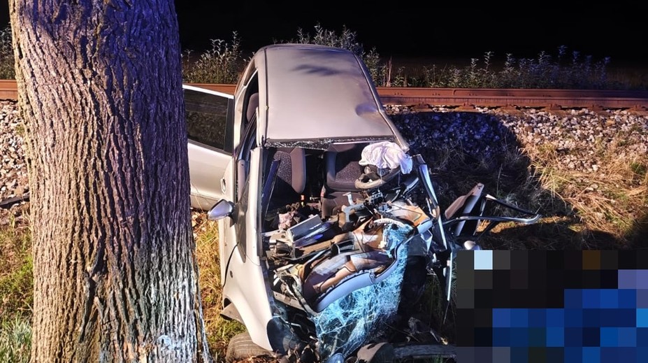 Tragédia na východe Slovenska. Život mladého vodiča vyhasol po silnom náraze do stromu